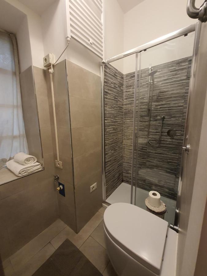 Casa Vacanza Colosseo Whole Holiday Home Apartment Da Pamino & Priscilla Rome Exterior photo